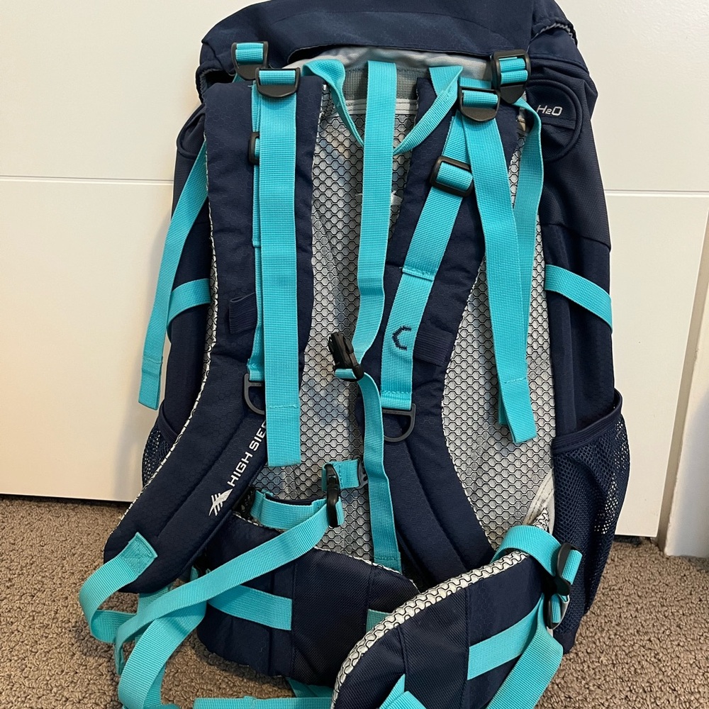 High Sierra Piton 30L Backpack - Picture 2 of 3